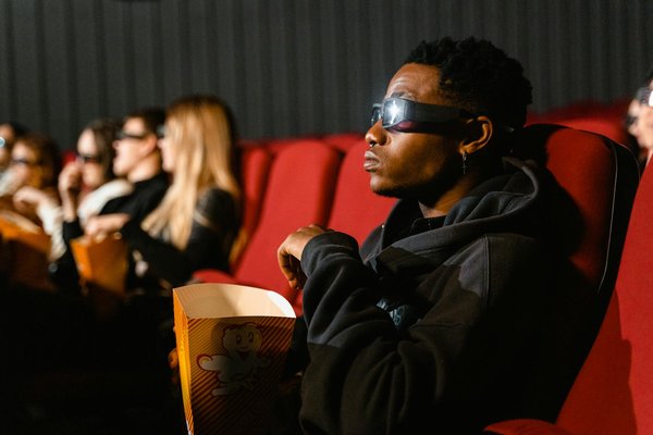 Seniors célibataires : explorez l'amour et l'amitié activement !